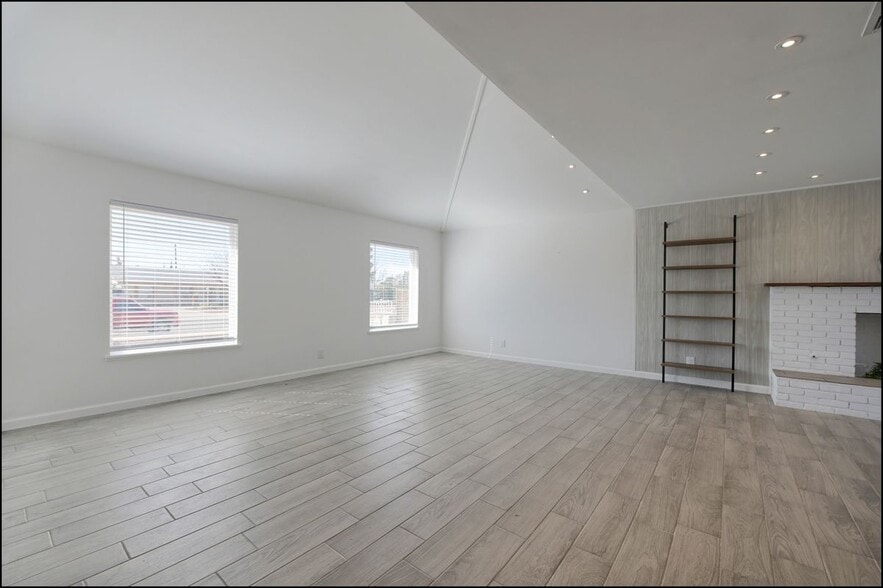 Building Photo - 8617 Darlina Dr