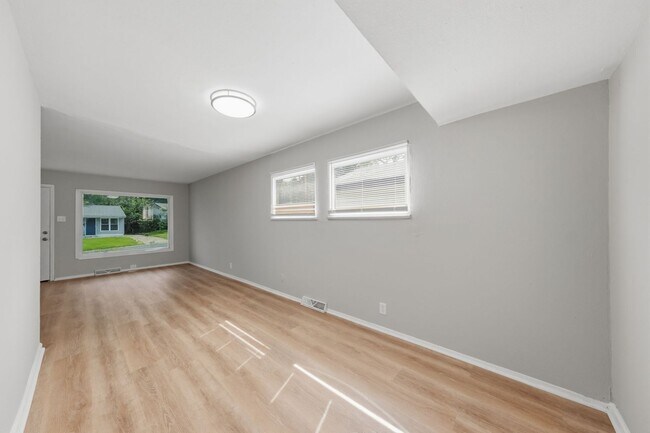 Building Photo - For Rent – 3 Bedroom Home | Section 8 Welcome