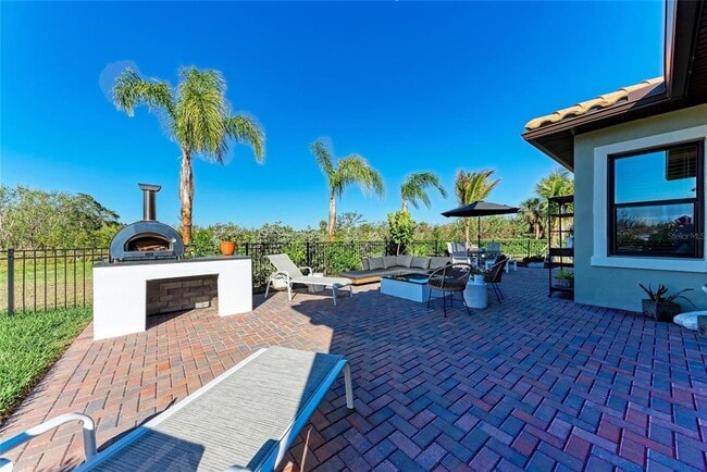 Building Photo - 2322 5th St E