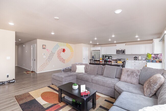 Building Photo - Charming 4-Bed | 2.5-Bath Home in Sultan $3,100 – Available August!