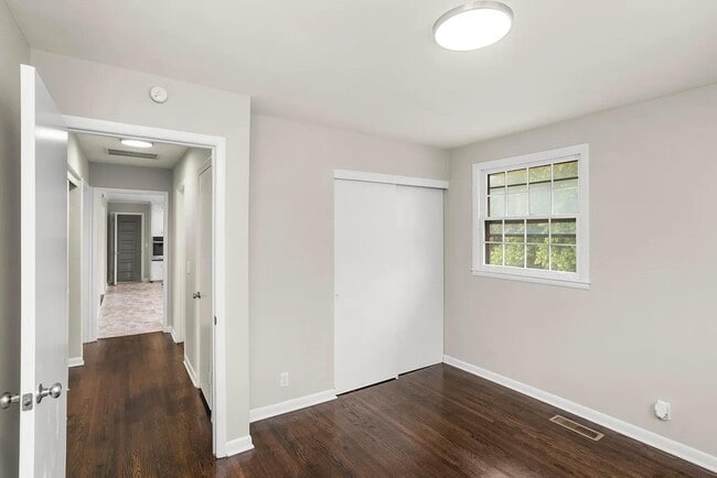 Building Photo - 3214 Doverside Dr