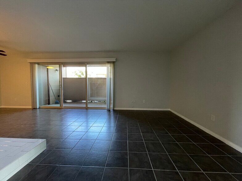 Building Photo - 6510 College Grove Dr