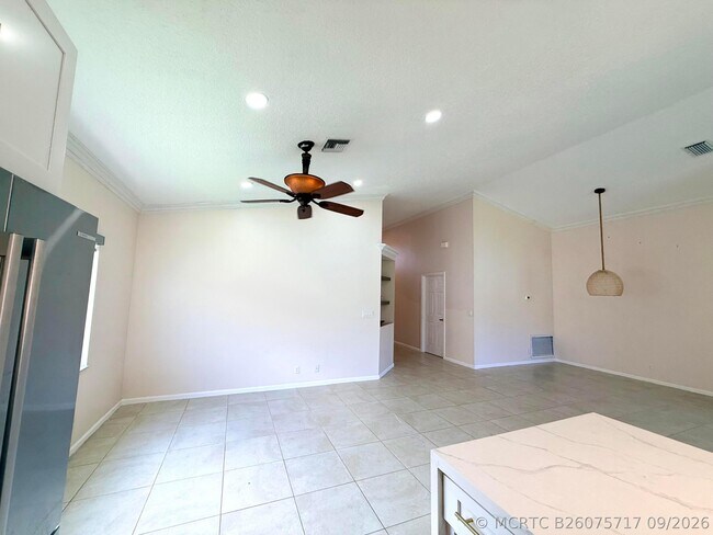 Building Photo - 12390 Boneventure Dr