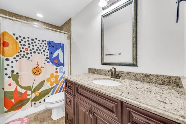 Building Photo - 820 Carousel Ct