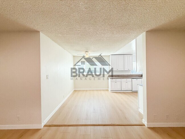 Building Photo - 13129 Oxnard St