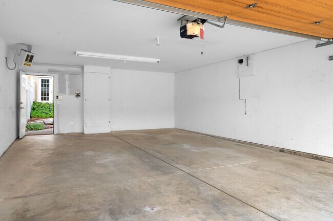 Building Photo - 233 E Fountain Blvd