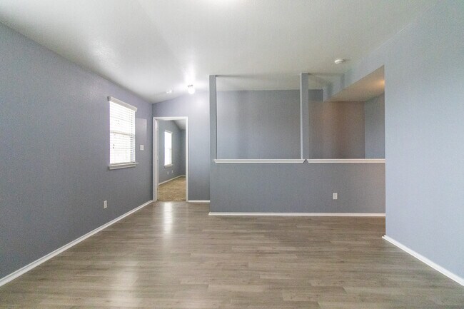 Building Photo - 6505 Clear Brook Dr