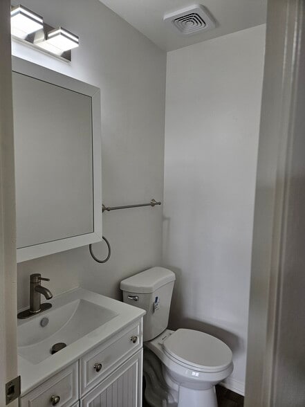 Building Photo - 6322 Bentham Ct