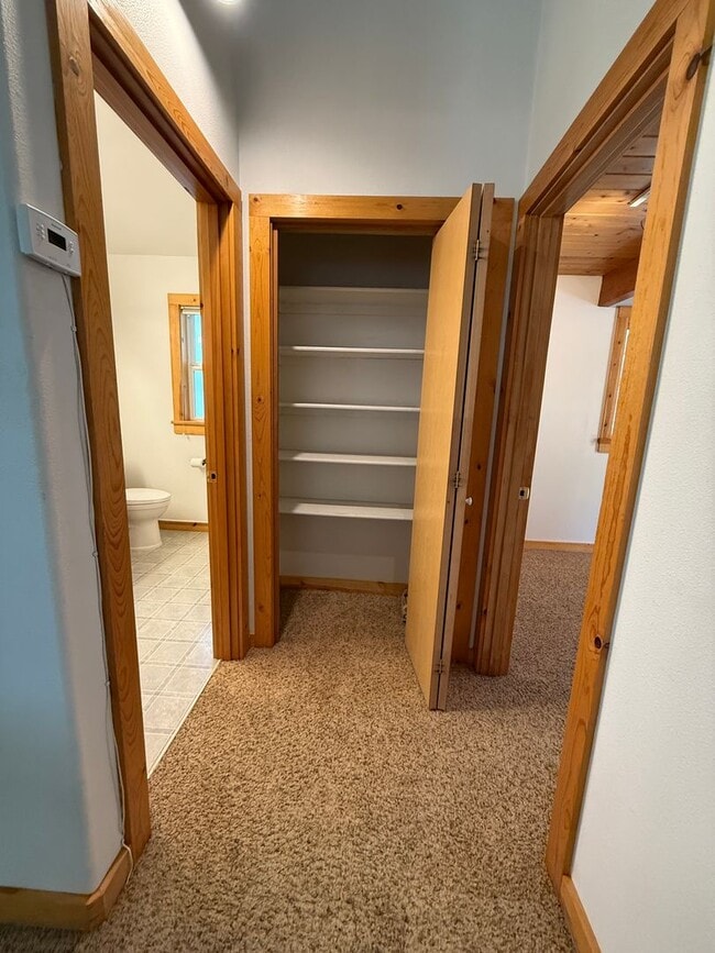 Building Photo - Unique 2 Bed/2 Bath Craftsman on Bend's We...