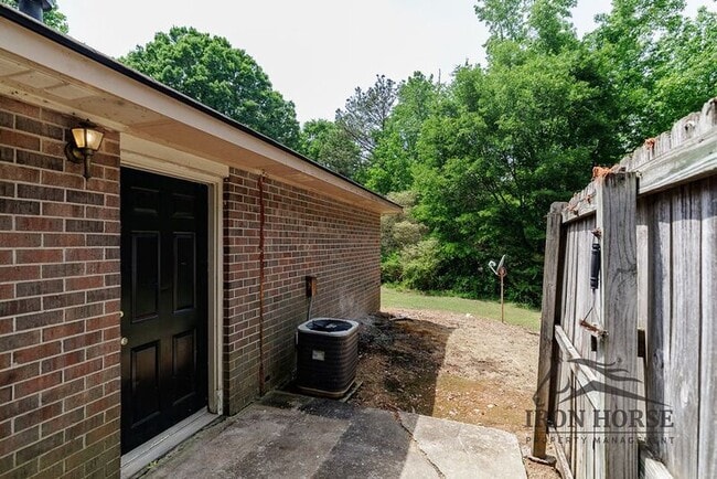 Building Photo - 229 N Burson Ave