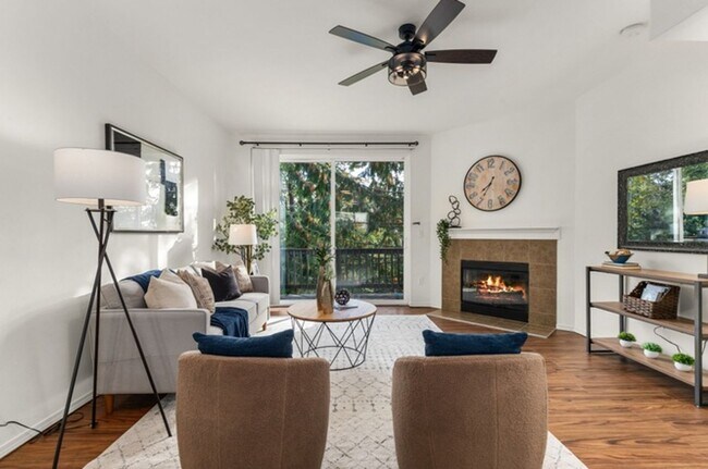 Building Photo - Spacious 2-Bed, 2-Bath Townhome Near Lynnwood & Mill Creek – Modern Comfort & Prime Location!