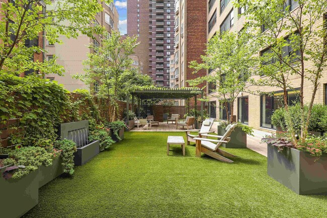 Building Photo - 330 W 58th St