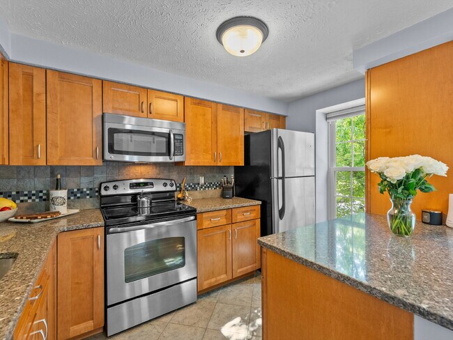 Building Photo - 1636 Fieldthorn Dr