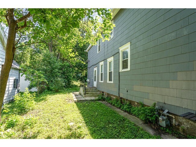 Building Photo - 778 Winslow Ave