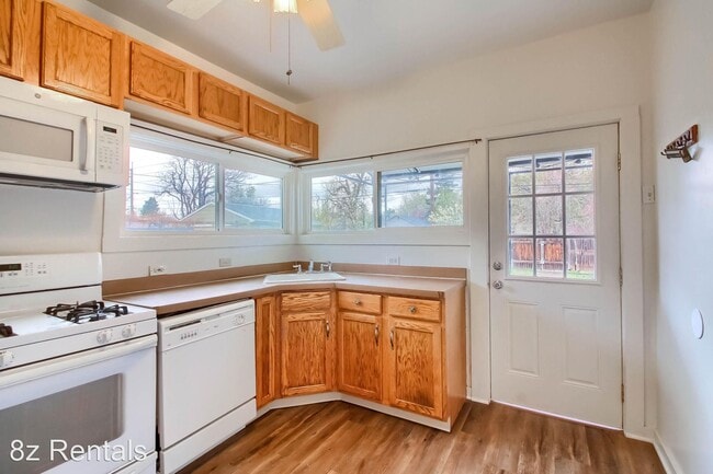 Building Photo - 3 br, 1 bath House - 3935 S Bannock St