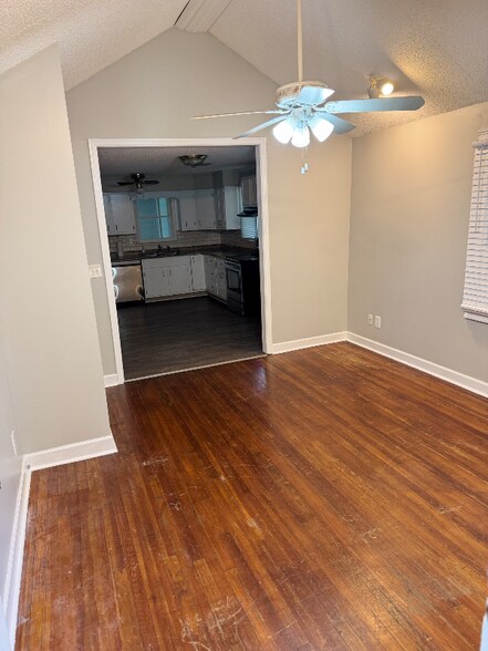 Building Photo - 705 Highgrove Rd