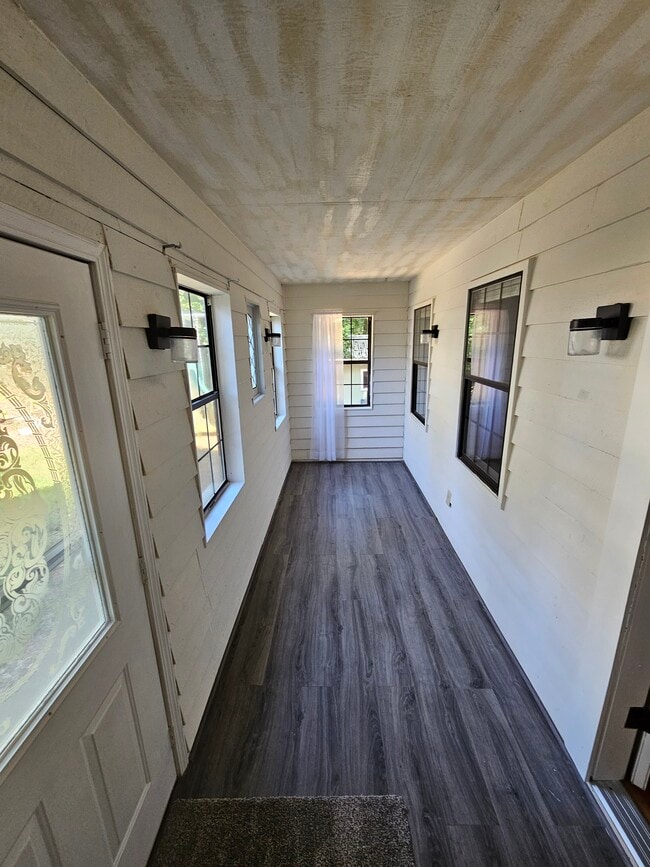 Building Photo - 290 Emerald Dr