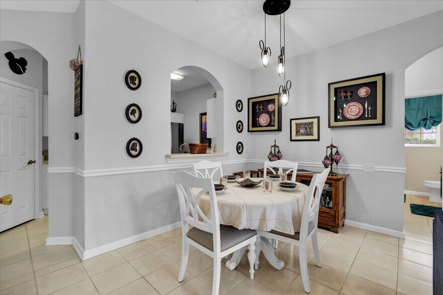 Building Photo - 2302 Silver Palm Dr