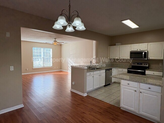 Building Photo - 504 Canyon Lake Cir