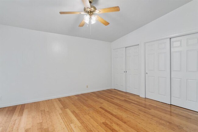 Building Photo - 1304 Mariposa Dr