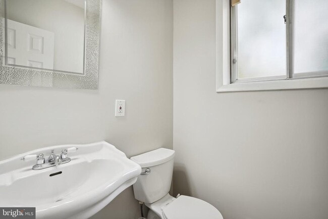 Building Photo - 8501 Canterbury Dr