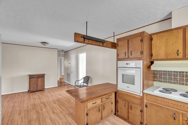 Building Photo - 306 Glancy St