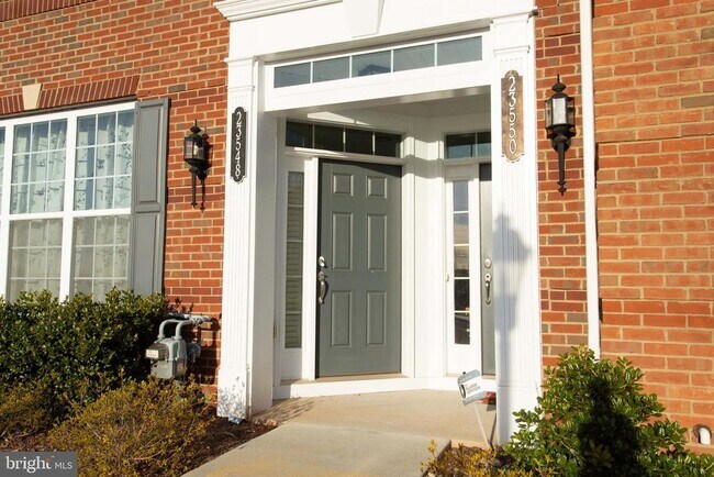 Building Photo - 23548 Hopewell Manor Terrace