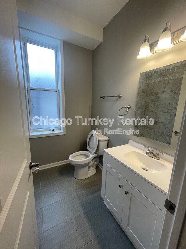 Building Photo - 2112 W 23rd Pl