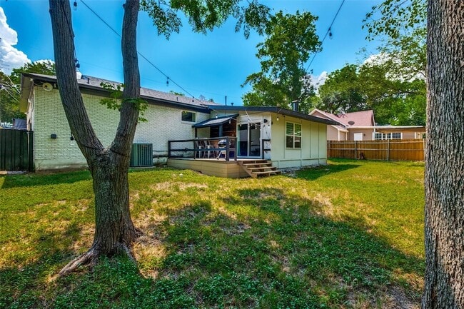 Building Photo - 2031 Brookhaven Dr