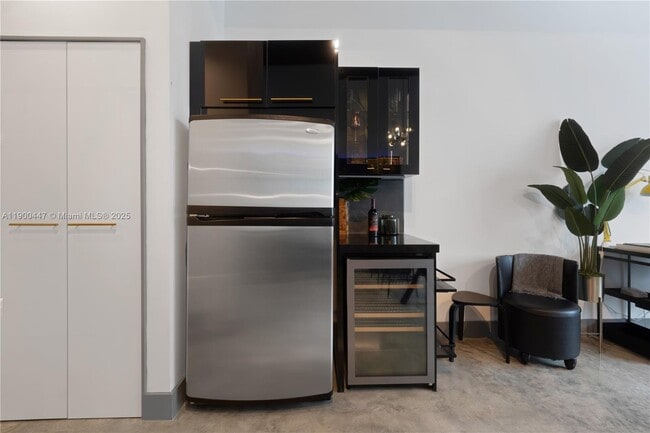 Building Photo - 253 NE 2nd St