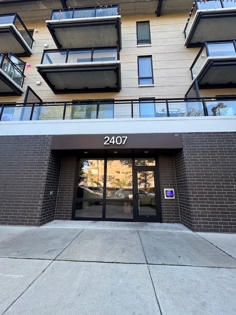Primary Photo - 2407 W Eastwood Ave