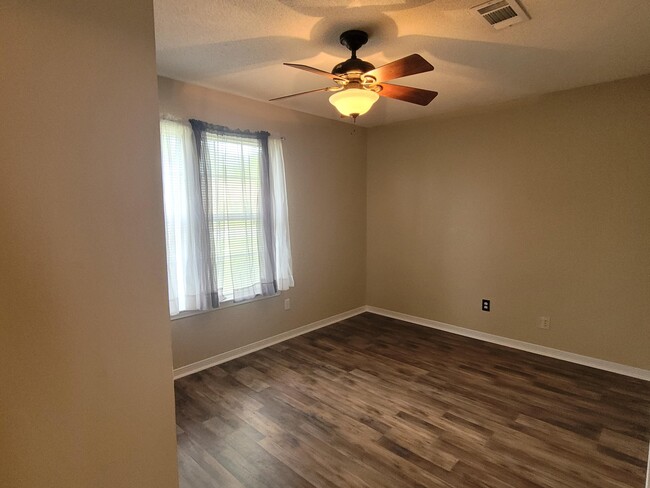 Building Photo - 9573 Brentwood Blvd