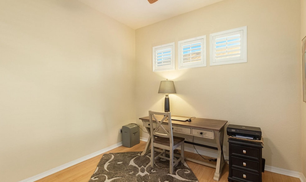 Building Photo - 892 W Raven Dr