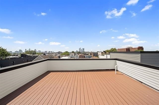 Building Photo - 27 Graham St