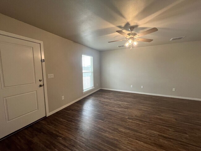 Building Photo - Available June in Frenship ISD: 3-Bedroom, 2-Bath Home!