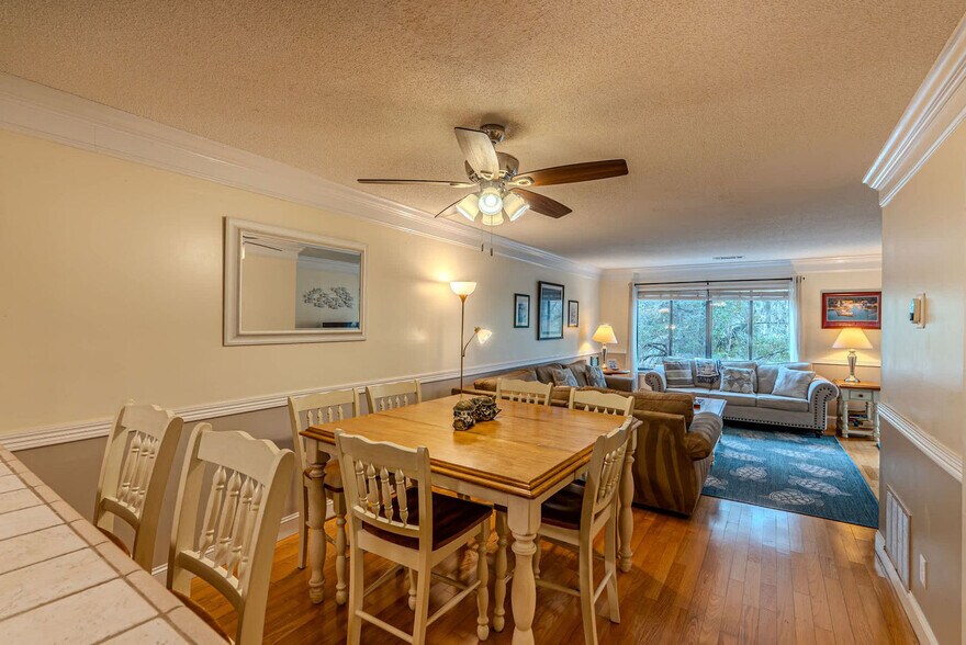 Building Photo - 36 Deallyon Ave