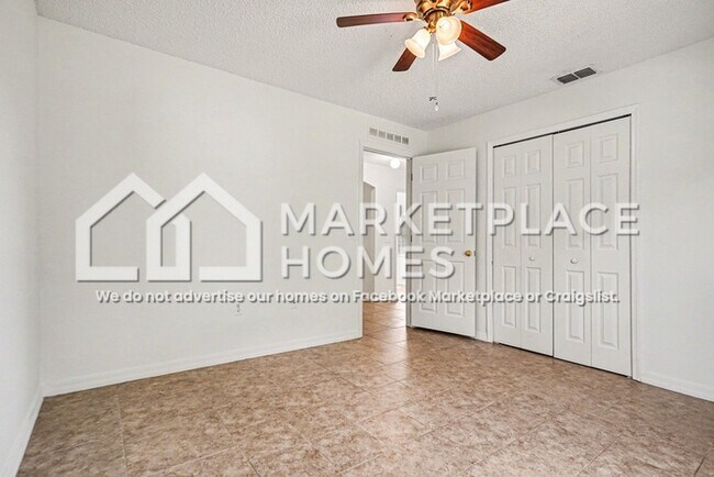 Building Photo - 830 Painesville St SE