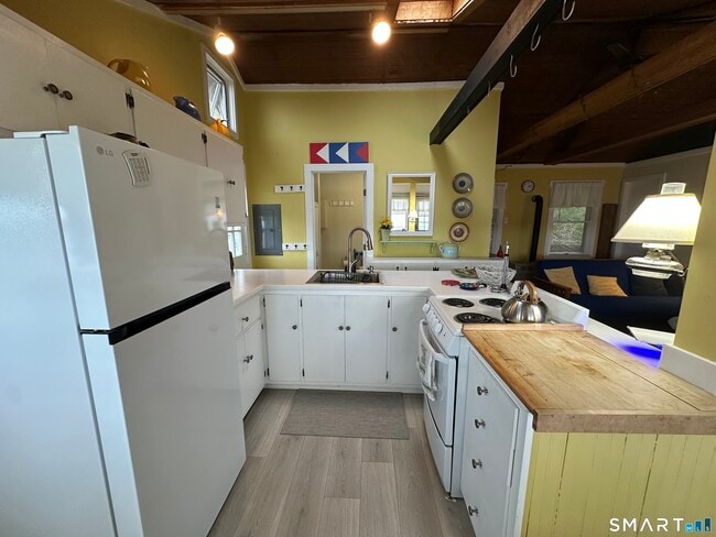 Building Photo - 212 Cedar Rd