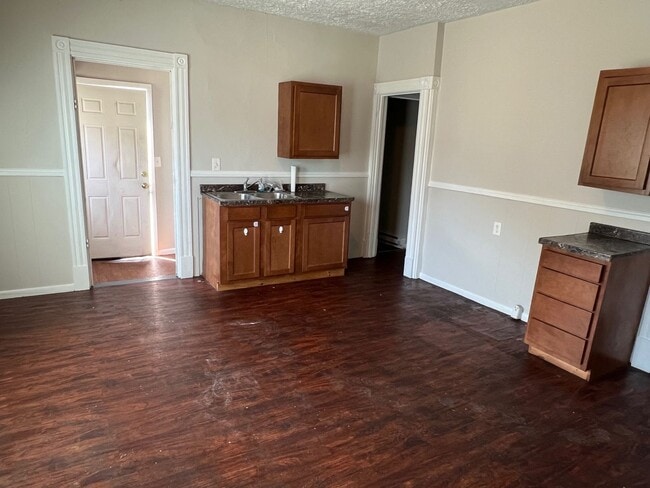 Building Photo - YOUNGSTOWN WEST SIDE 2 BEDROOM