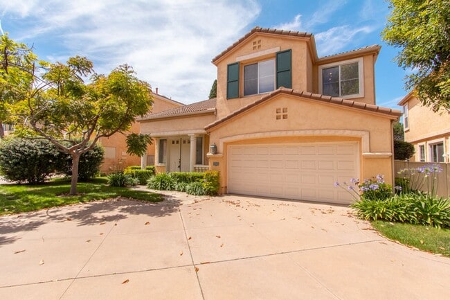 Building Photo - Spacious 3 Bed/2.5 Bath in Desirable UTC La Jolla Community of Toscana