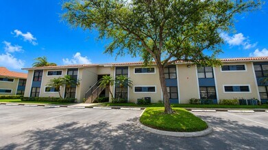 Building Photo - 1463 Lake Crystal Dr