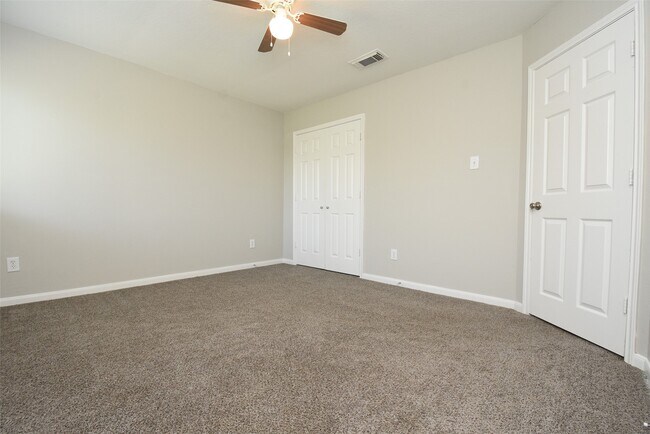 Building Photo - 21603 Falvel Lake Dr