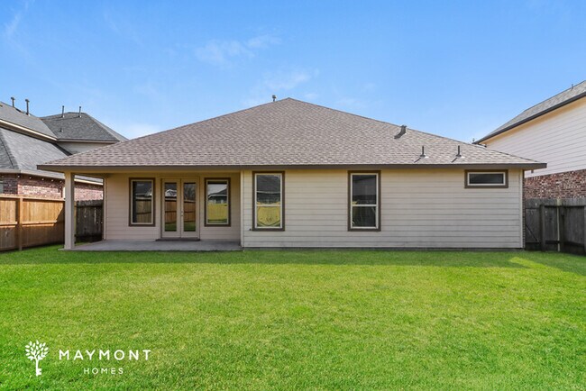 Building Photo - Spacious Brick-Facing Home