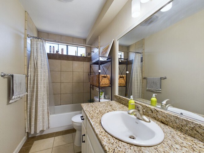 Building Photo - Luxury Monterey Condo with washer-dryer
