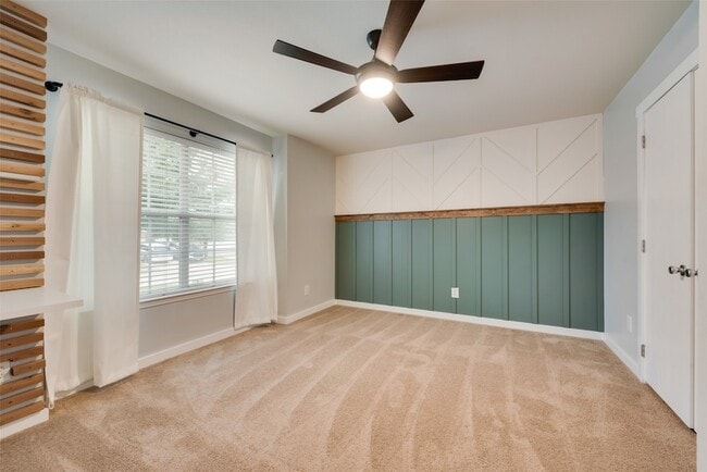 Building Photo - 9216 Newport Ln