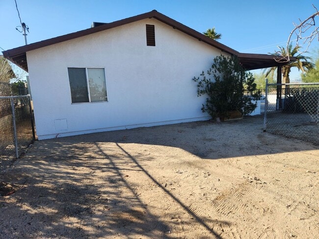 Building Photo - Fully Furnished! Move in with just a suitcase!