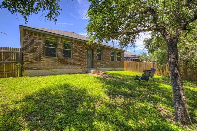 Building Photo - 216 Mary Max Cir