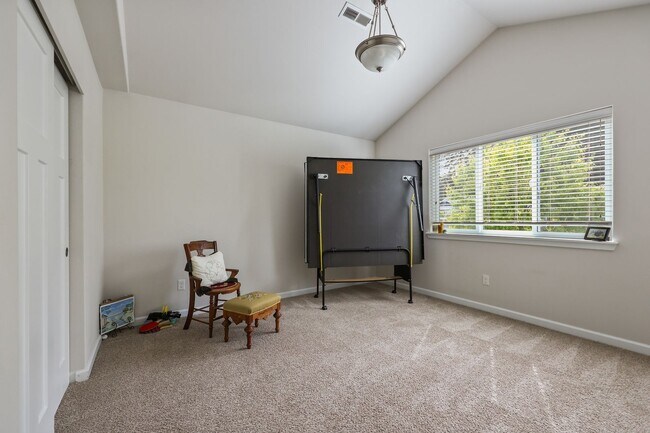Building Photo - 5 bedroom high efficient home - Olympia Sc...