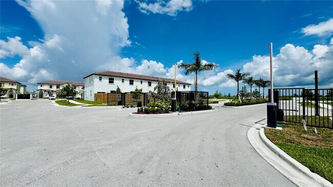 Building Photo - 2632 SE 27th Dr