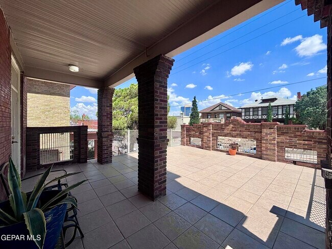 Building Photo - 215 W Rio Grande Ave